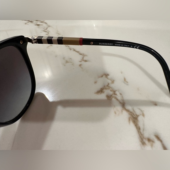 Burberry Sunglasses - Picture 6 of 8